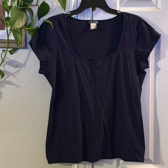 Venus Blouse - Picture 1 of 8